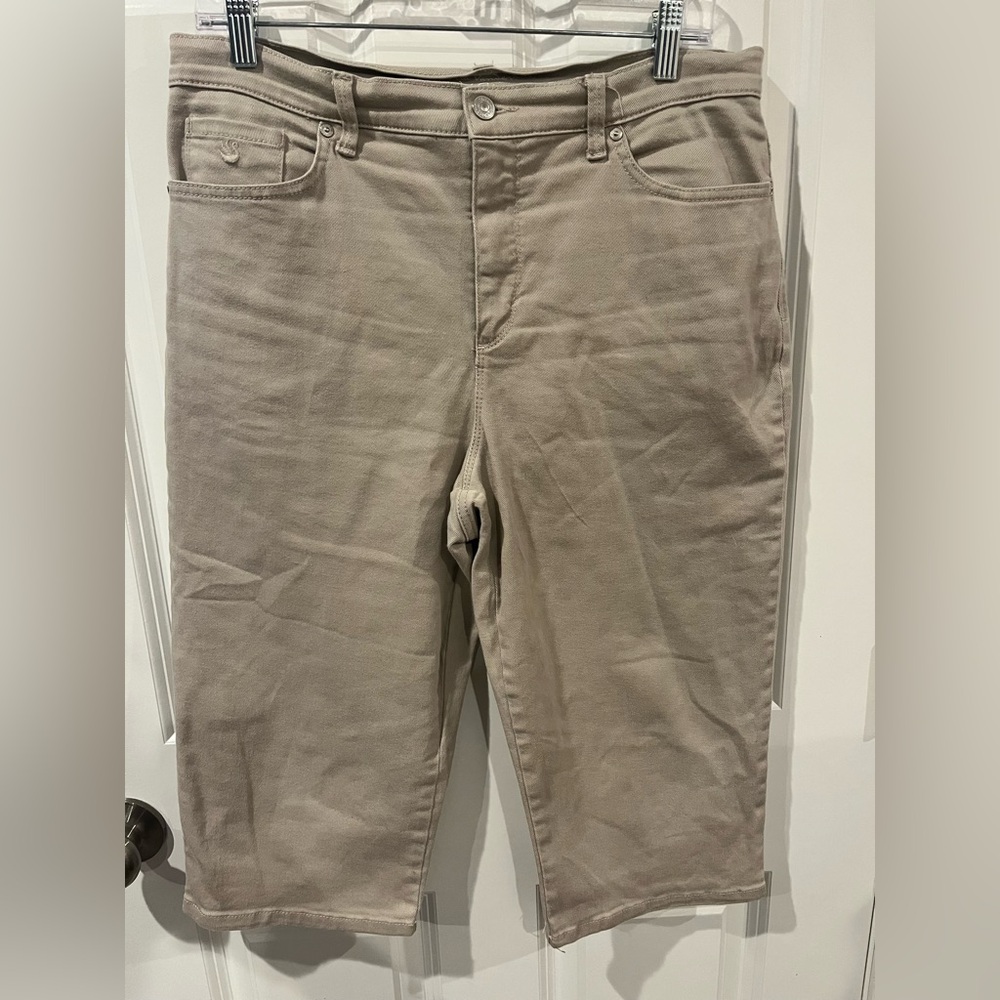Gloria Vanderbilt All Around Slimming Effect Tan Capri Size 10